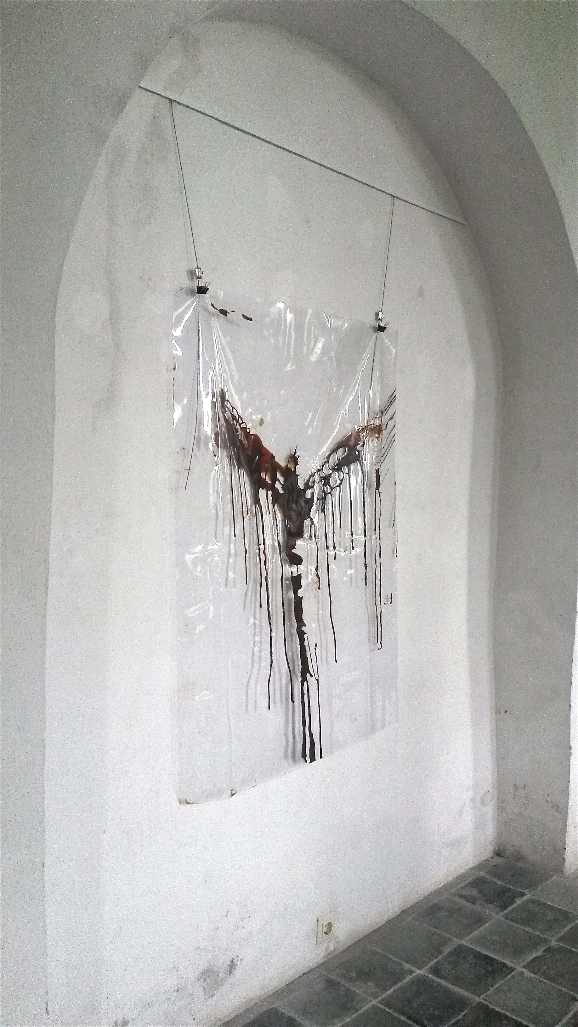 Crucifix - Bruine lak en plastic